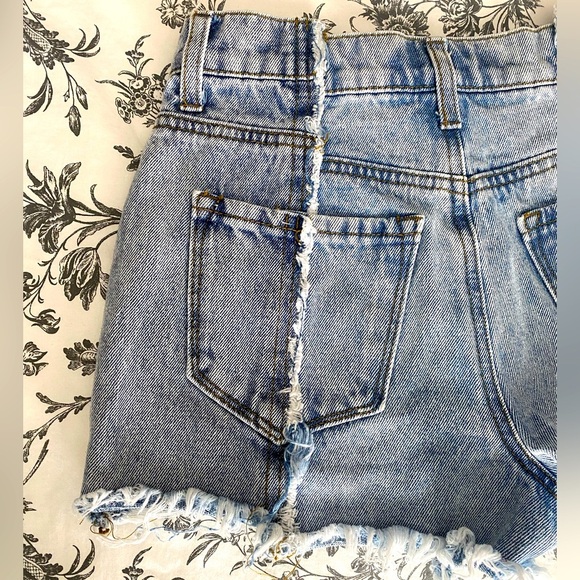 Banjara Jean Shorts Distressed Frayed Size 00/22 - Picture 5 of 6